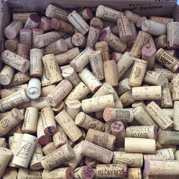 Box of 450 Corks - Picture 2 of 4